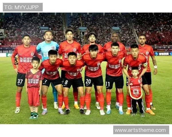 上海迎来足球明星加盟引发球迷热议与期待