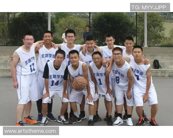 上海篮球队的崛起之路:从默默无闻到冠军赛的辉煌历程 上海篮球队的崛起之路:从默默无闻到冠军赛的辉煌历程