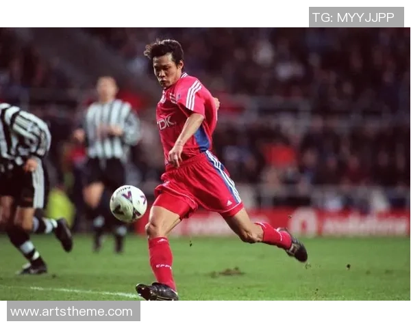 揭秘著名足球明星前女友的生活与情感历程背后的故事与秘密 揭秘著名足球明星前女友的生活与情感历程背后的故事与秘密